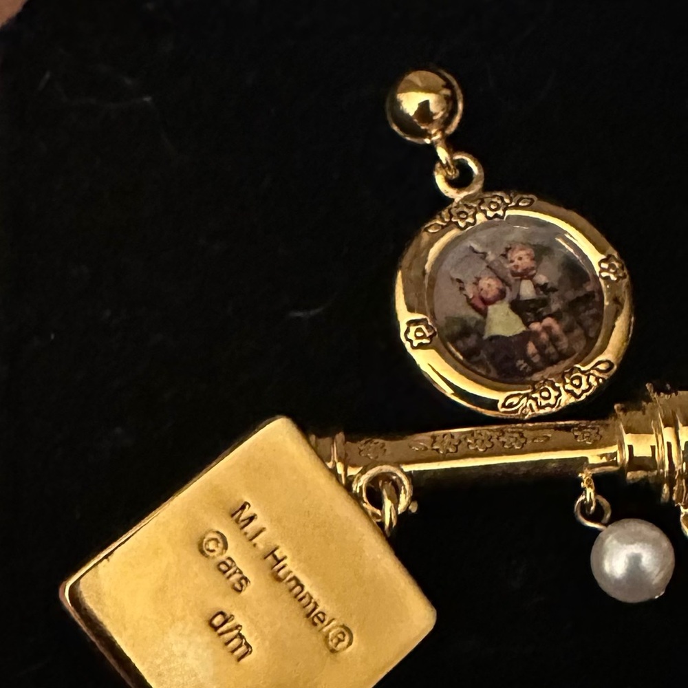 Vintage The Danbury Mint Hummel Brooch and Earrings Set - Picture 3 of 3